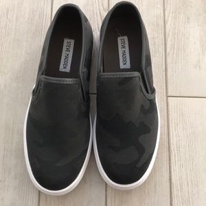 Steven madden Camo slip ons